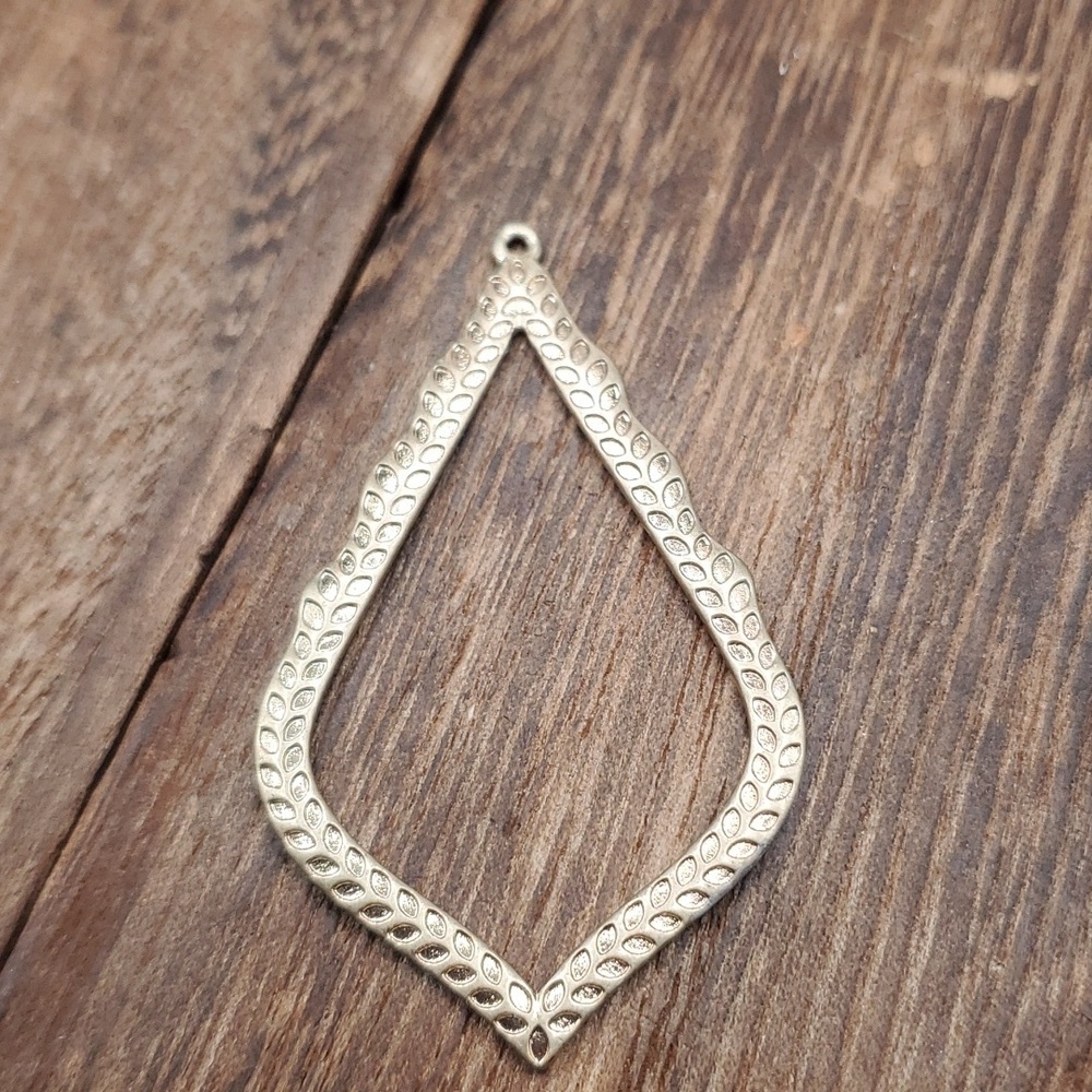 Lattice tahitian drop pendulum pendant‎
